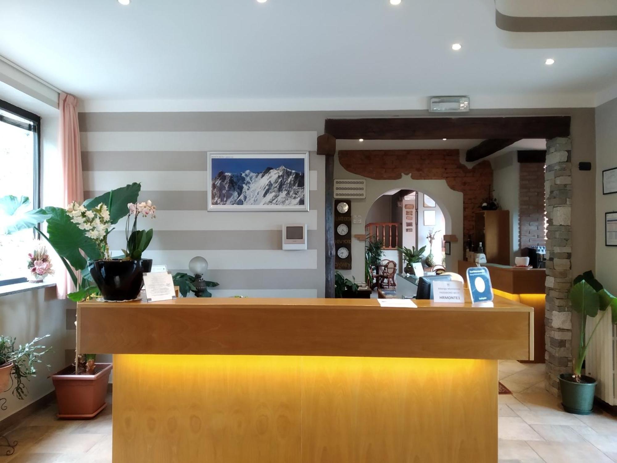 Albergo Ristorante Monterosa Ameno Exteriér fotografie