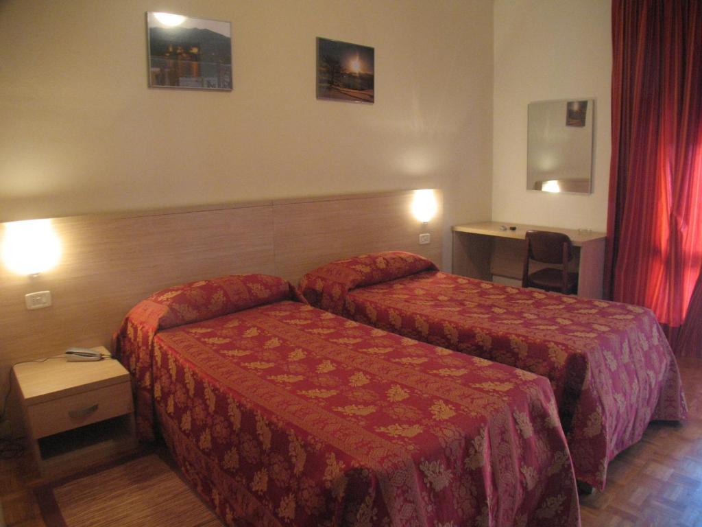 Albergo Ristorante Monterosa Ameno Pokoj fotografie